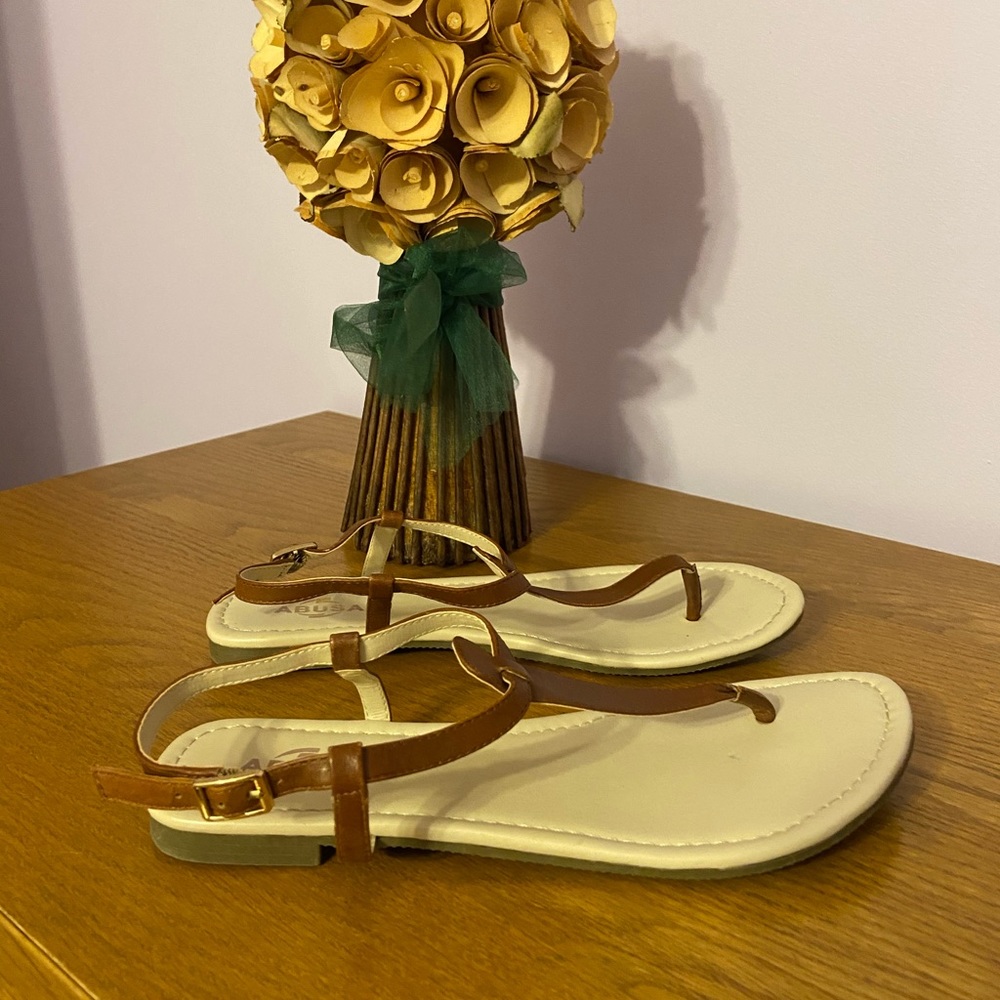 Abusa Thong Sandals NWOT